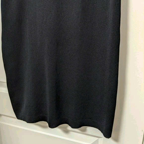 Minimalistic Black Sleeveless Long Midi Dress - Picture 4 of 7